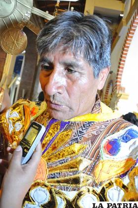 JUSTINO ALVARADO
“Es mucha la emoción de bailar por la Virgen del Socavón, no es el primer año, son muchos años de devoción, y le pido sus bendiciones, trabajo, salud y protección para cada uno de sus hijos. Bailo ya 17 años agradeciendo las bendiciones que nos hace la virgencita. Para el pueblo orureño le pido progreso”
