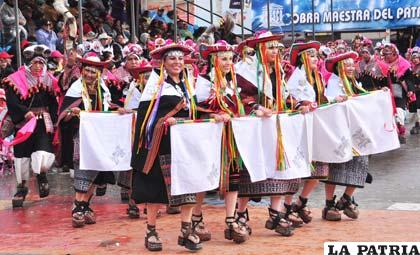 Ñustas de los pujllay con un baile delicado y armonioso