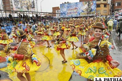 Numerosa participación de las cholitas de los Cocanis