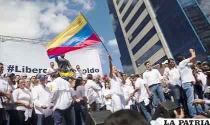 Personas que participaron en la manifestación convocada por Tintori