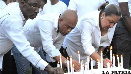 Michel Martelly, presidente de Haití, rinde homenaje a los fallecidos en Carnaval