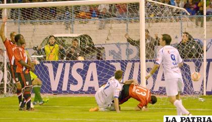 Orué anota el primer gol de los “santos” en la recta final del cotejo