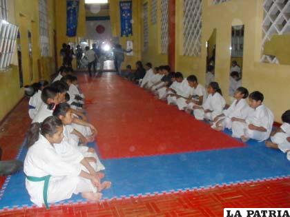 El karate en Oruro de a poco viene subiendo su nivel