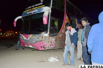 Los daños en el bus fueron mínimos en comparación a los del “surubí”