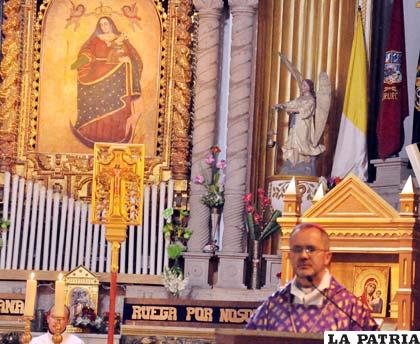 Obispo Bialasik da gracias a la Virgen del Socavón por el Sábado de Peregrinación