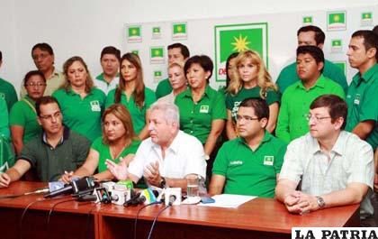 Rubén Costas desmiente denuncias en su contra en conferencia de prensa