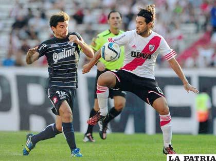 Del partido en el que empataron 2-2 River Plate y Quilmes