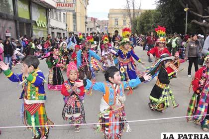 Los Tinkus Bolivia también participaron del Corso Infantil