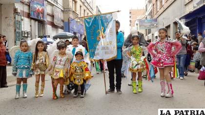 Los pequeños integrantes de la Diablada Artística y Cultural Bolívar