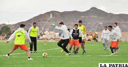 Los “santos” reanudaron ayer sus entrenamientos de cara al partido frente a Oriente
