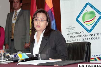 Ministra de Transparencia y Lucha Contra la Corrupción Lenny Valdivia