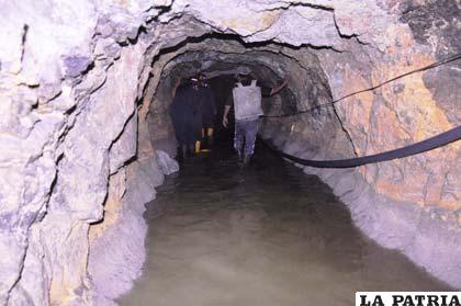 Lluvias incrementan nivel de agua en interior mina