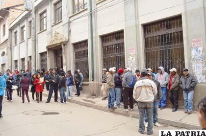 Cooperativistas se instalaron en puertas del Tribunal de Justicia