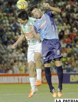 Una incidencia del clásico 
cruceño