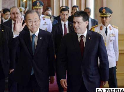 El secretario general de la ONU, Ban Ki moon junto al presidente de Paraguay, Horacio Cartes
