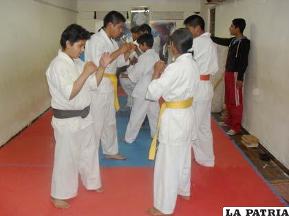 Deportistas que participarán en el torneo departamental de karate