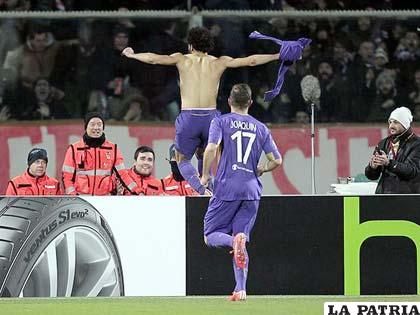 El festejo de los jugadores de la Fiorentina por la victoria ante el Tottenham (2-0)