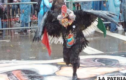 Figura del Cóndor que es parte de la diablada de Oruro