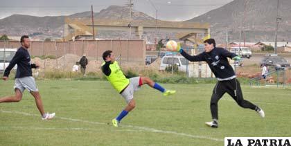 Durante el entrenamiento del equipo de San José