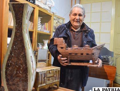 Hugo Lafuente preparado para dictar su taller de reciclaje