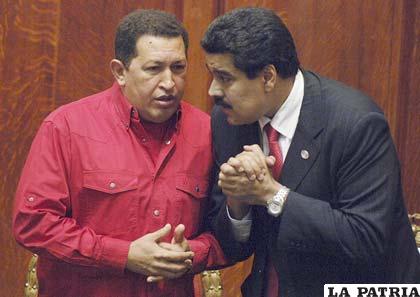 El extinto presidente de Venezuela,  Hugo Chávez, junto a su sucesor,  Nicolás Maduro