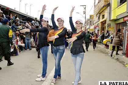 Guapas señoritas forman parte del Conjunto Folklórico Antawara