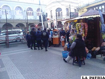 Defensa al Consumidor redobló esfuerzos para impedir asentamiento de comerciantes en la Plaza 10 de Febrero