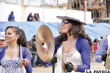 La belleza femenina presente en las bandas