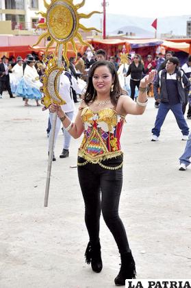 Simpática damita de la Fraternidad Hijos del Sol los Incas