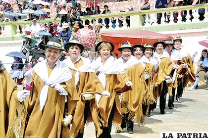 Entusiastas damas de la Morenada Central Oruro