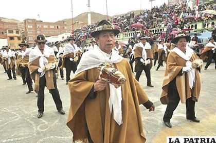 Al son de las matracas bailaron los morenos de la Central Oruro