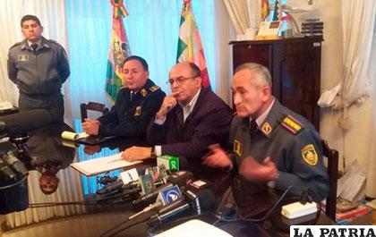 El ministro de Defensa, Reymi Ferreira, y jefes militares de las FF.AA. /ANF
