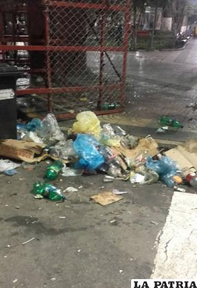 EMAO exhorta a la población para que no eche basura en las calles
