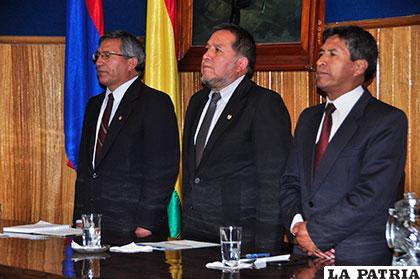 Autoridades de la UTO en el acto de inauguración de la gestión académica