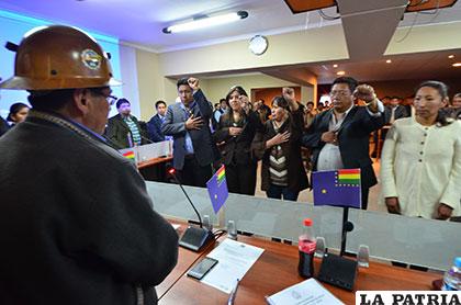 Nuevo directorio de la Brigada Parlamentaria prestó juramento