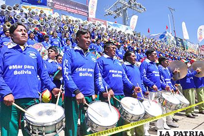 Músicos fueron criticados por usar colores del MAS en Festival de Bandas
