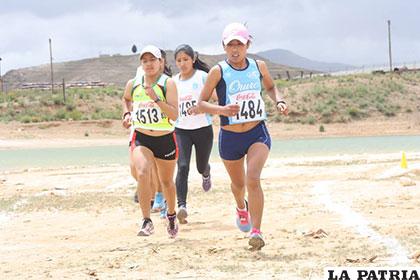 Ana María Marza mantiene la punta durante la competencia