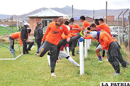 Durante el trabajo de recuperación de los jugadores de San José
