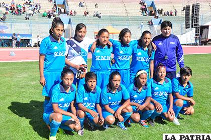 Valentín Zanca dirigió la selección orureña de fútbol femenino 