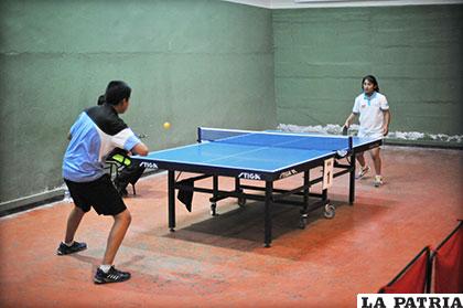 Durante la realización de la novena Liga de tenis de mesa