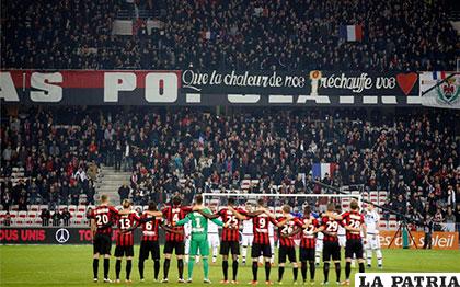 El fútbol francés recuperó la normalidad con muestras de gran respeto