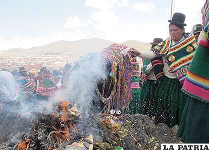 Ritual del Jallupacha que realizan en el Cóndor en la zona Sur de la ciudad