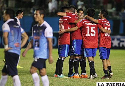 Ciclón ganó 3-2 la última vez que jugaron en Santa Cruz el 22/11/2015 /APG