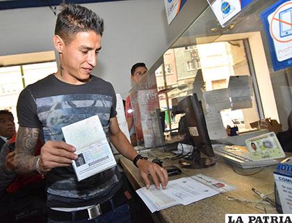 Cabrera recoge sus documentos de ciudadano boliviano /APG