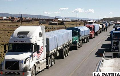 El transporte pesado detenido por un bloqueo en carretera /ANF