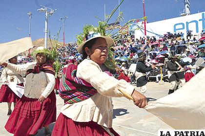 Chuquiña y su entusiasta participación de sus mujeres