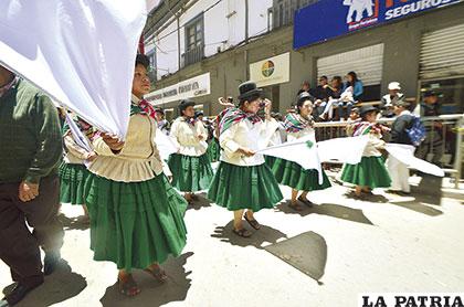 Ondeando las banderas blancas para 