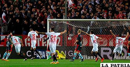 La celebración de los jugadores del Sevilla por la victoria ante Celta