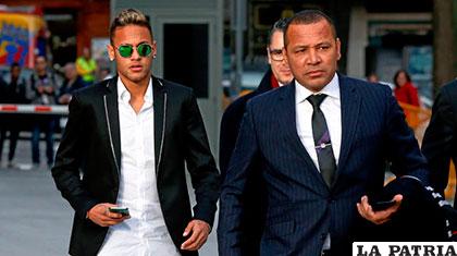 Neymar es tentado por el Manchester United