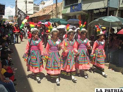 Niños y adolescentes aprovechan el Corso Infantil para mostrar las danzas del Carnaval